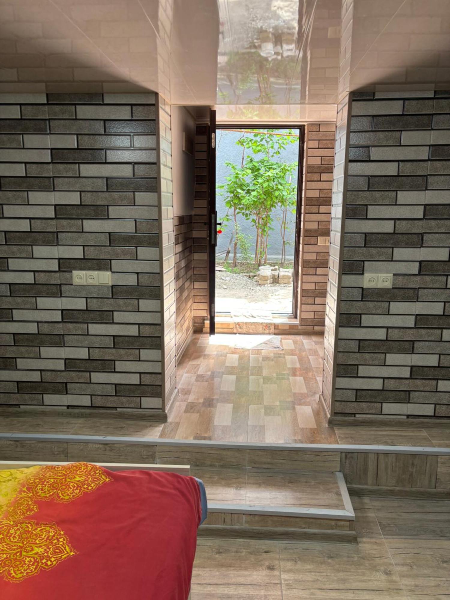 Downtown Guest House Kutaisi Ngoại thất bức ảnh