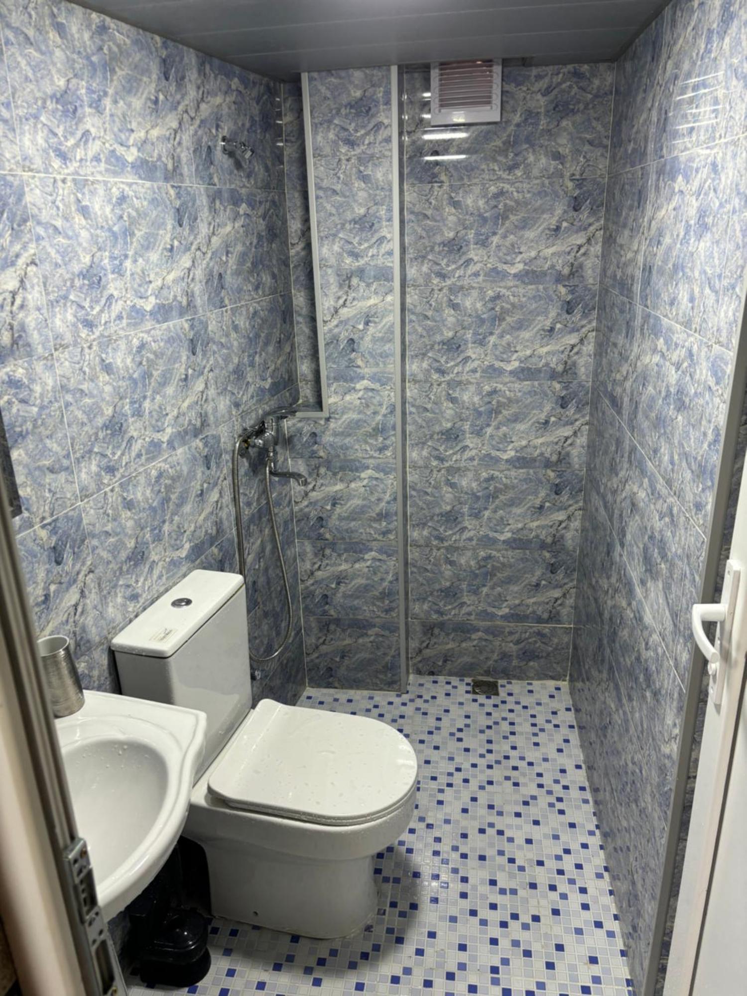 Downtown Guest House Kutaisi Ngoại thất bức ảnh