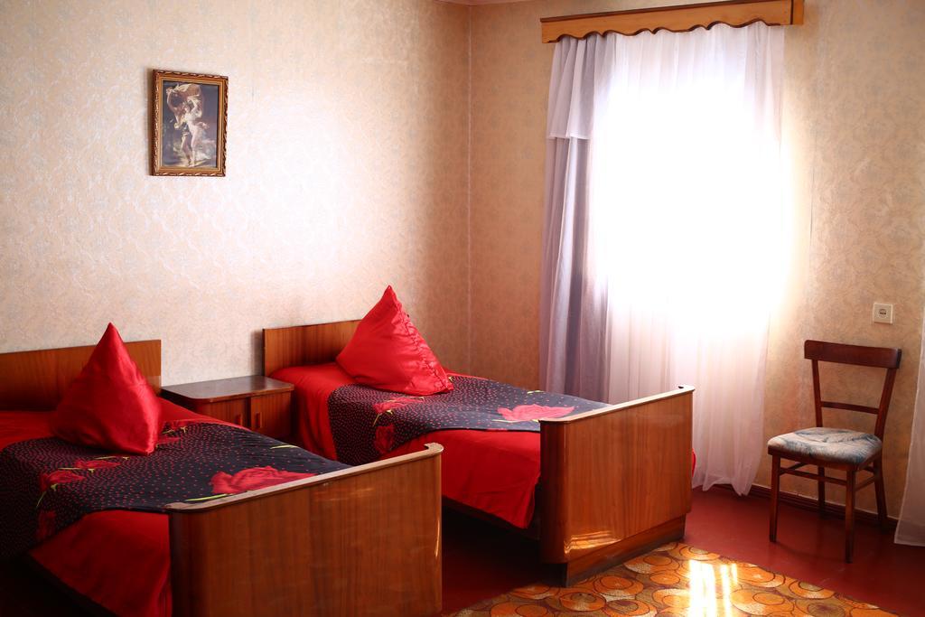 Downtown Guest House Kutaisi Ngoại thất bức ảnh