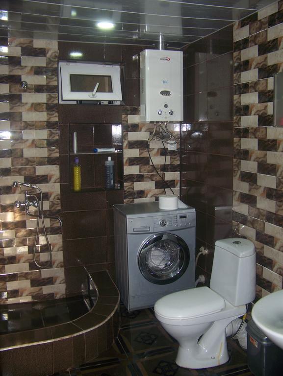 Downtown Guest House Kutaisi Ngoại thất bức ảnh