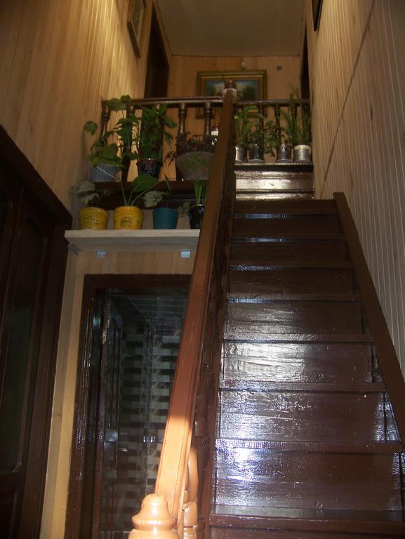 Downtown Guest House Kutaisi Ngoại thất bức ảnh