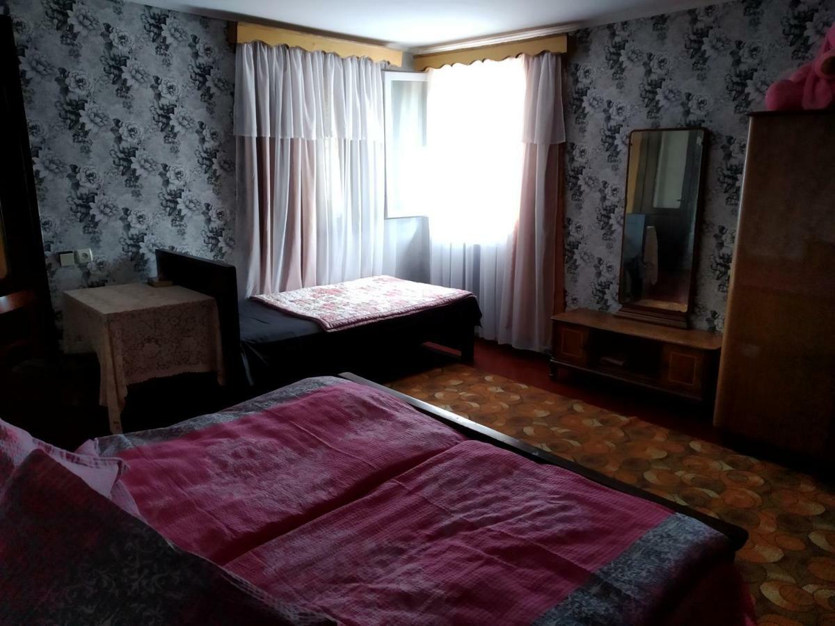 Downtown Guest House Kutaisi Ngoại thất bức ảnh