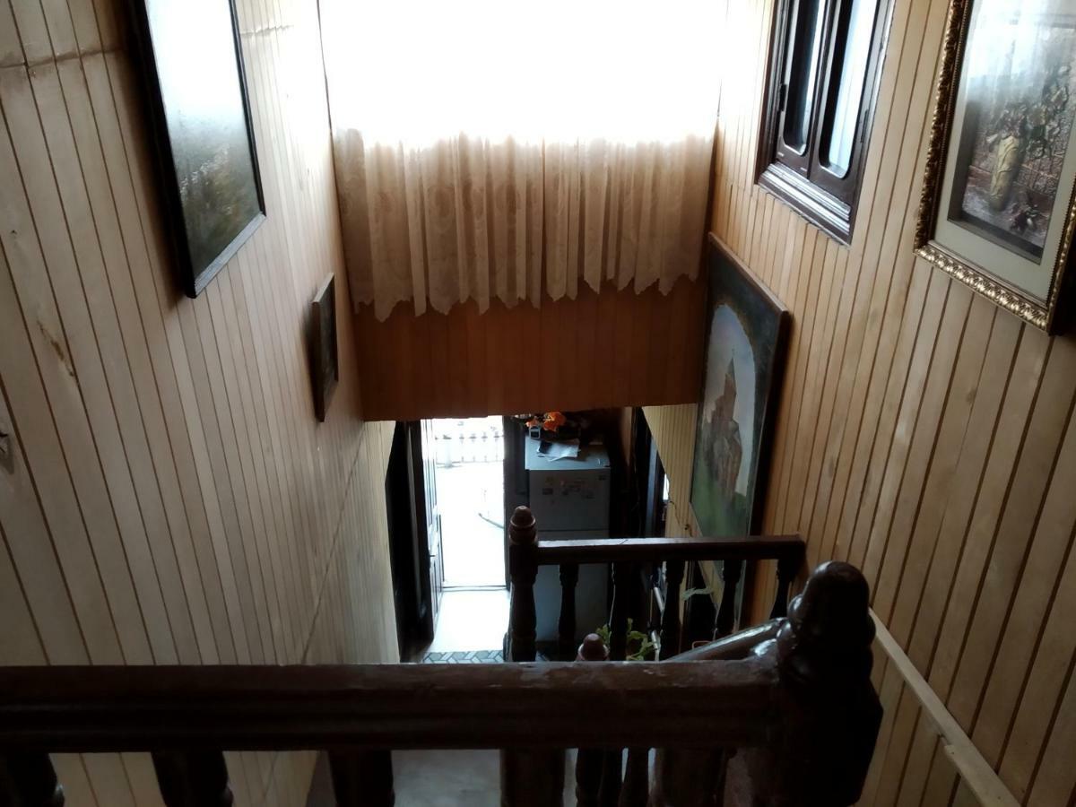 Downtown Guest House Kutaisi Ngoại thất bức ảnh