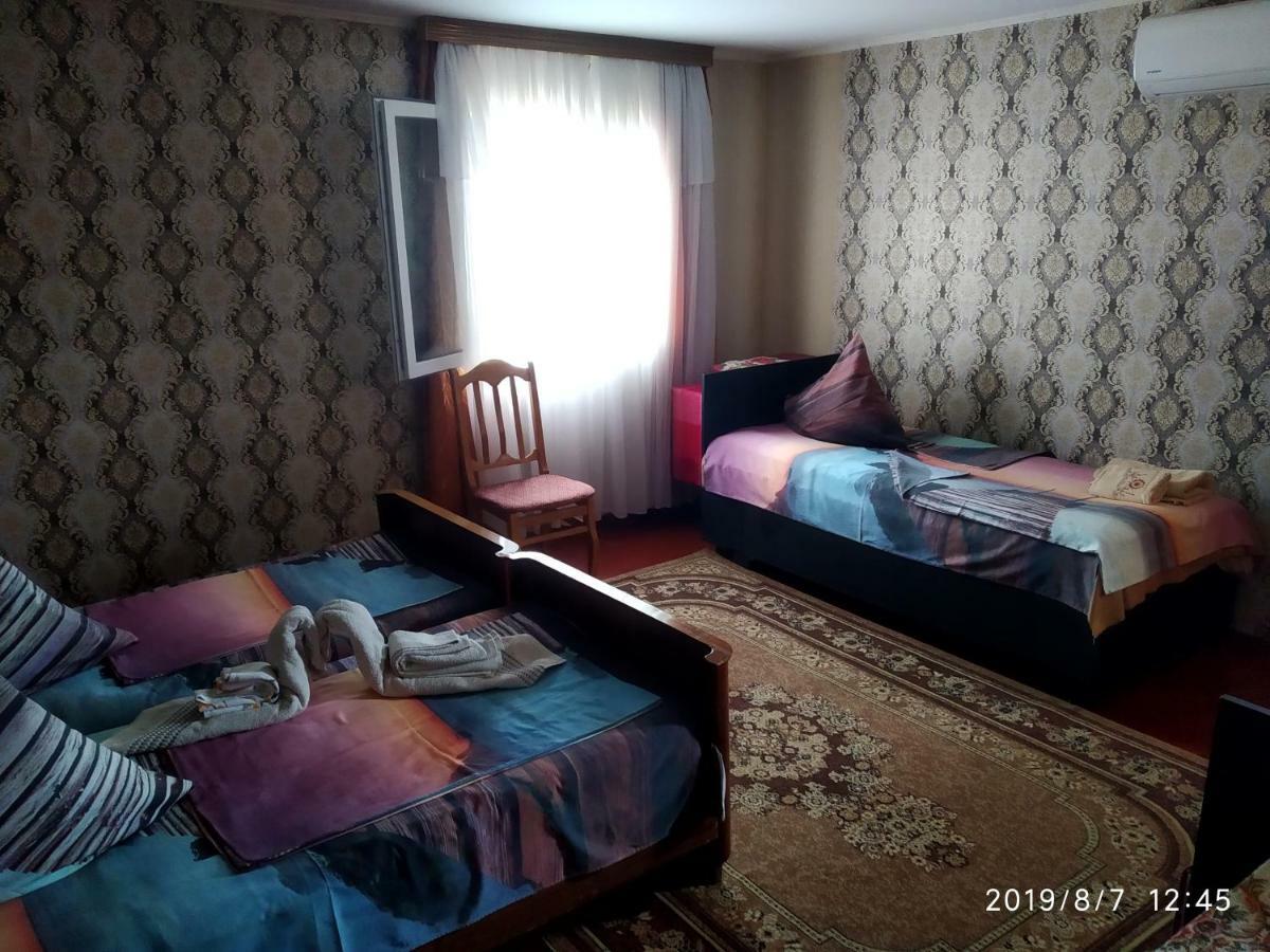 Downtown Guest House Kutaisi Ngoại thất bức ảnh