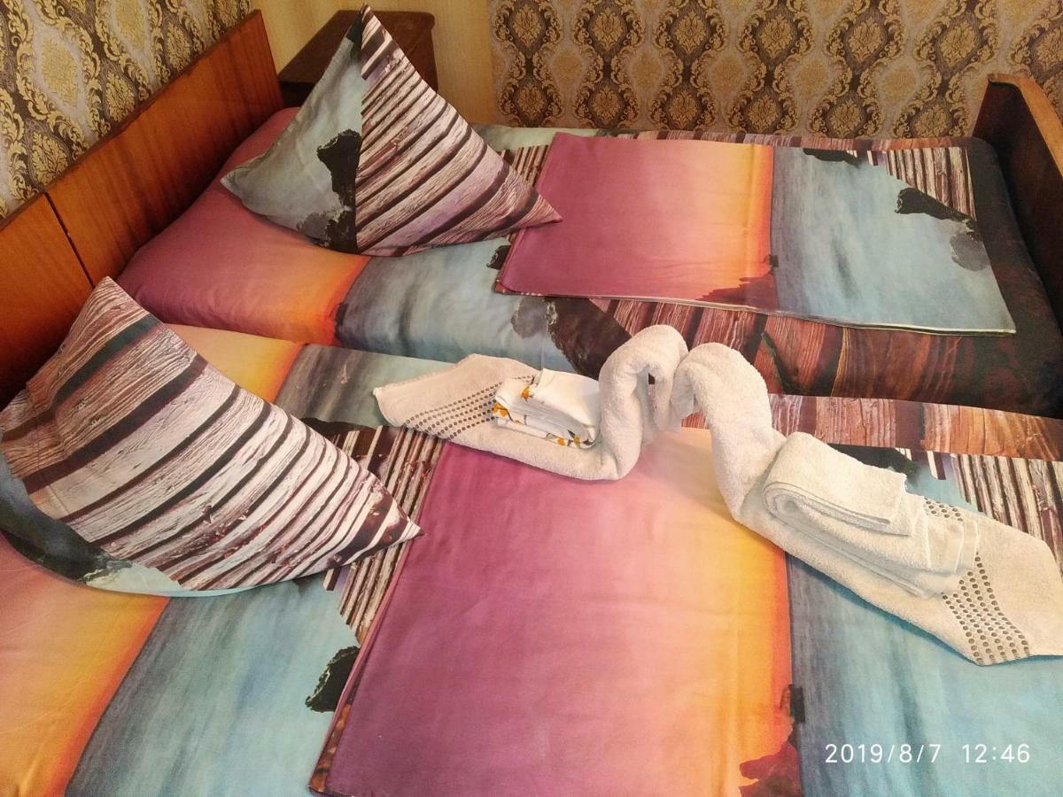 Downtown Guest House Kutaisi Ngoại thất bức ảnh