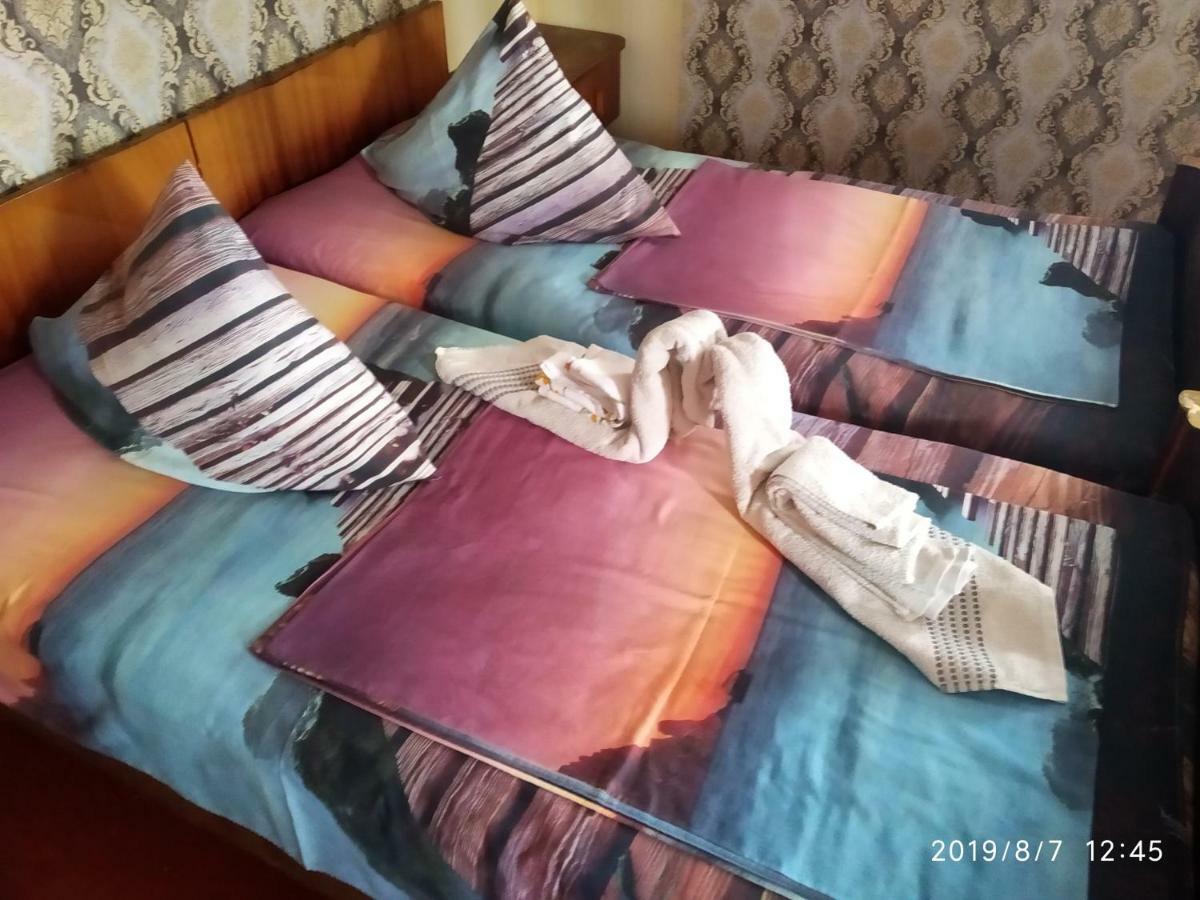 Downtown Guest House Kutaisi Ngoại thất bức ảnh