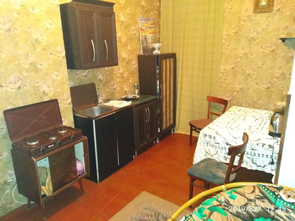 Downtown Guest House Kutaisi Ngoại thất bức ảnh